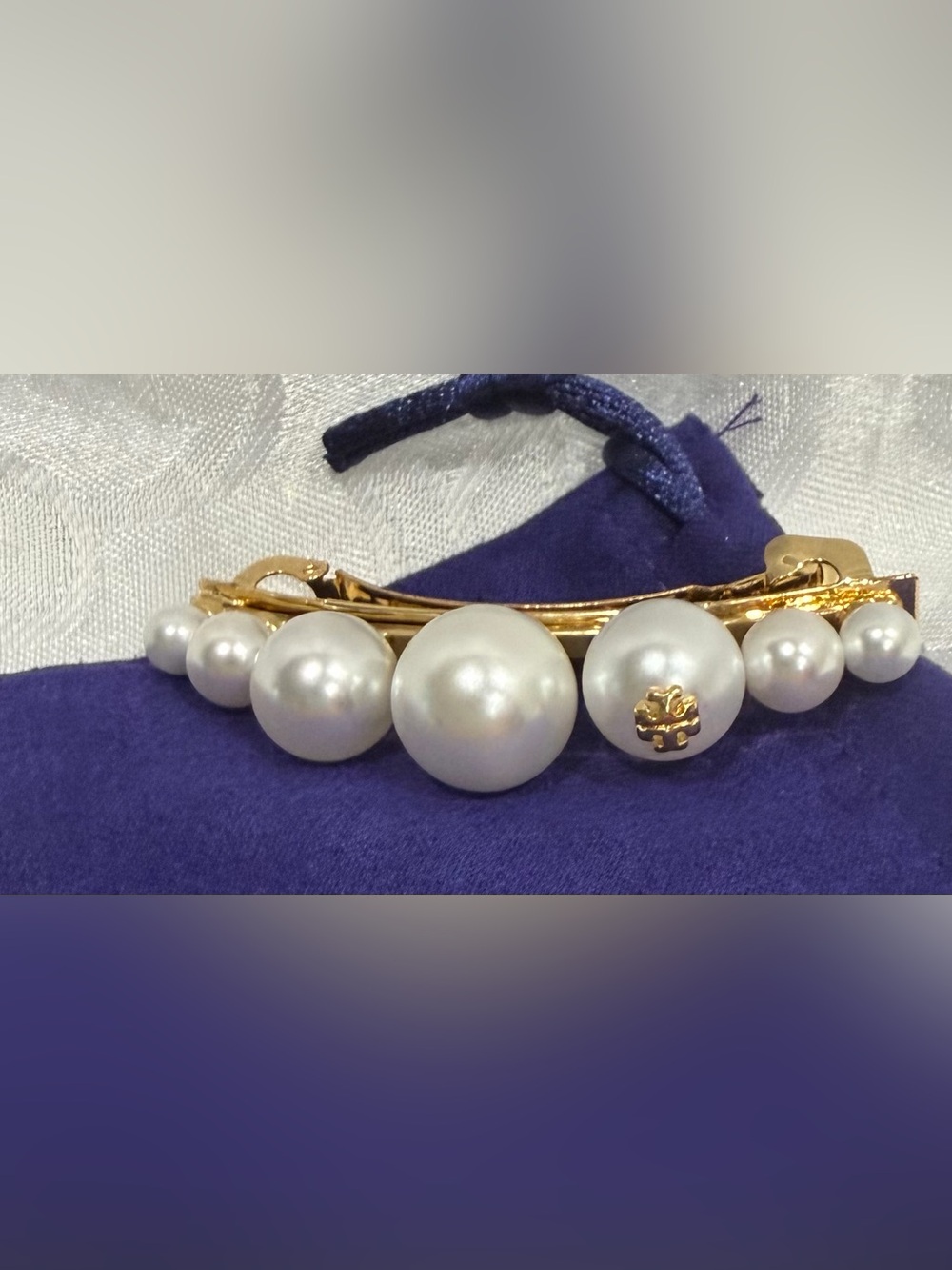 Tory Burch Gold Hair Clip. White Pearls with Gold Emblem . New - Picture 5 of 6